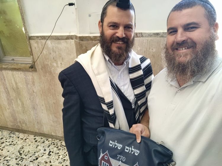 שלום שלום לרחוק ולקרוב